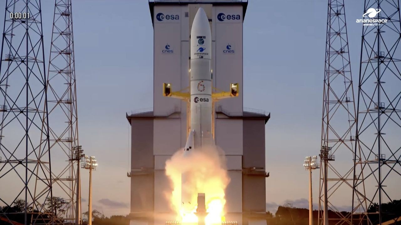 Europe's powerful Ariane 6 rocket launches Sentinel-1D Earth-observation satellite to orbit (video)