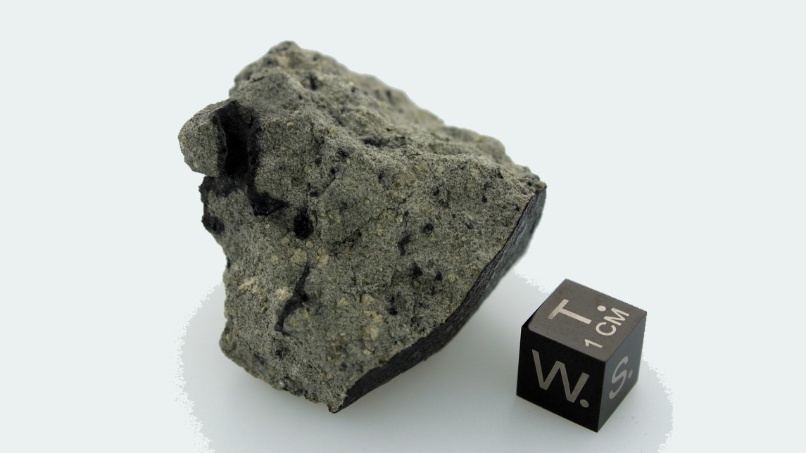 Mars meteorite with organic molecules holds clues to chances of ancient life