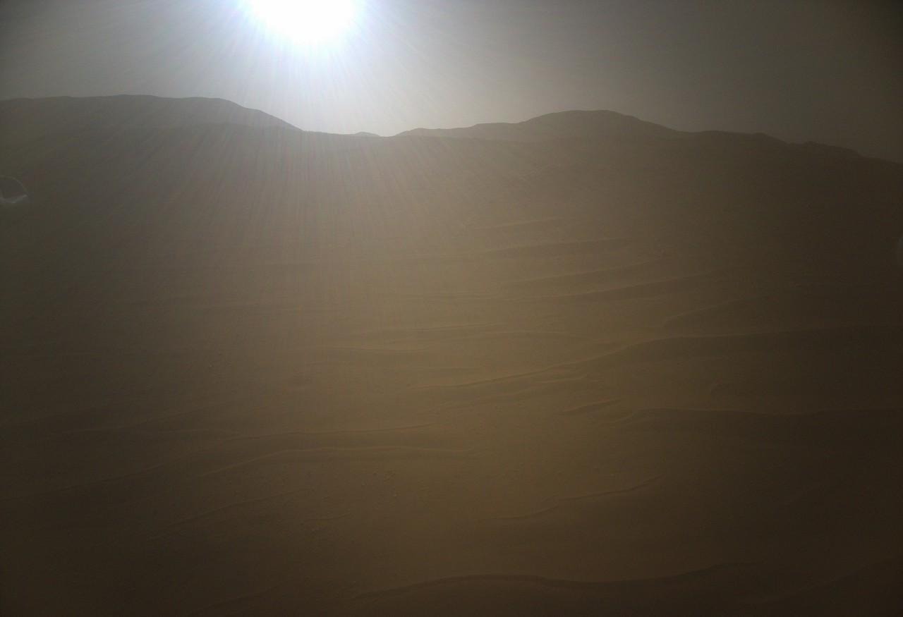 NASA's Ingenuity helicopter captures breathtaking shot of Martian sunset (photo)