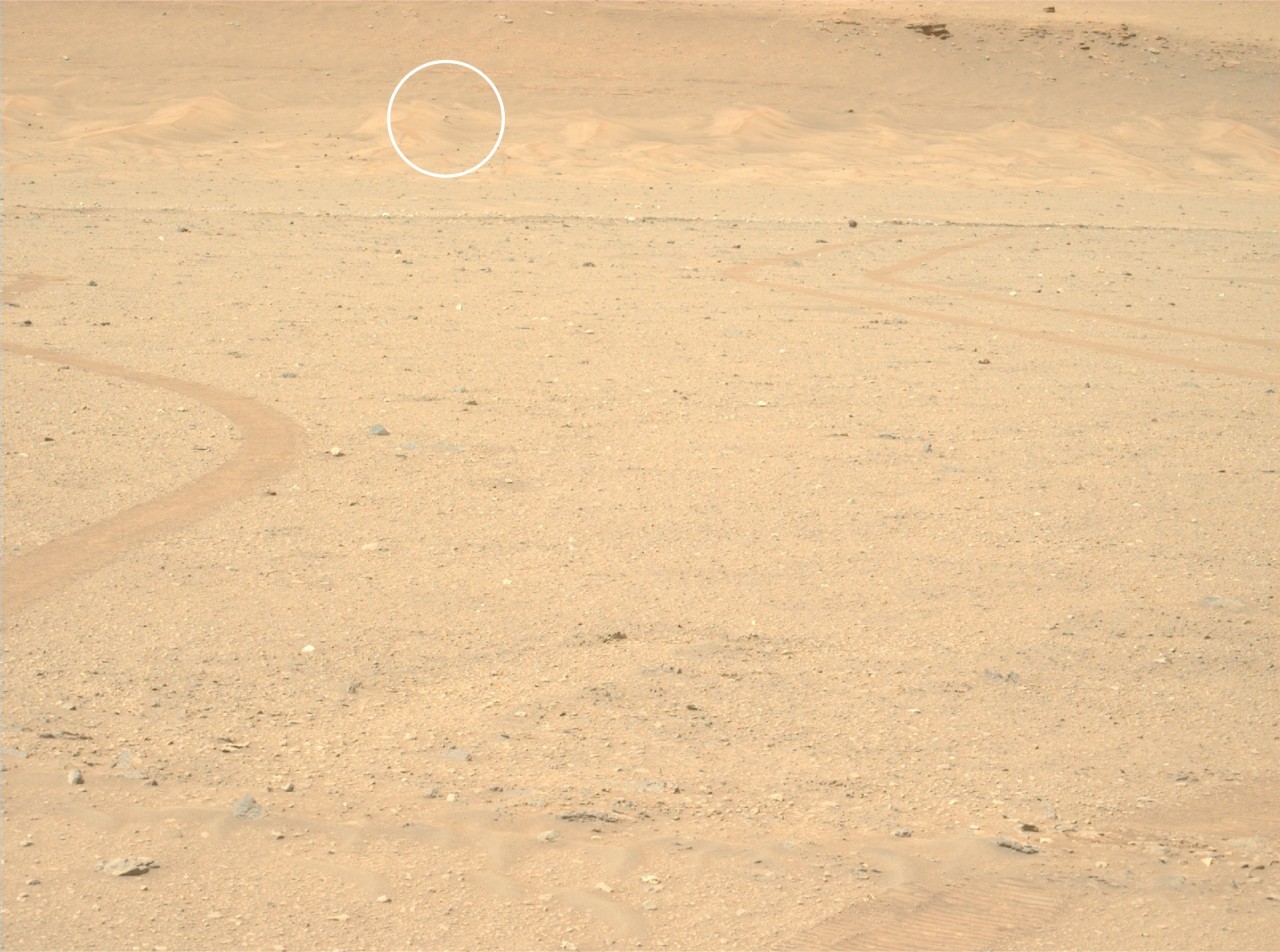 Mars rover Perseverance spots Ingenuity helicopter resting on sand dune (photo)