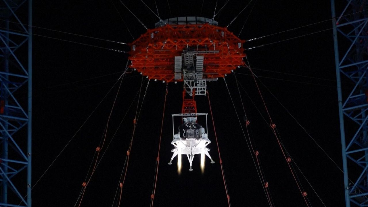 China's moon lander passes key test | Space photo of the day for Aug. 13, 2025
