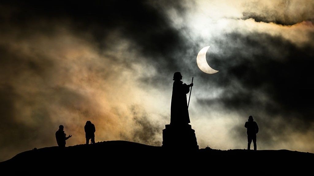 1st solar eclipse of 2025 puts on stunning show for skywatchers around the world (photos)