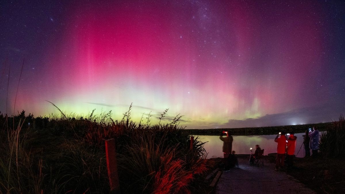 Incredible auroras delight stargazers in New Zealand | Space photo of the day for June 2, 2025