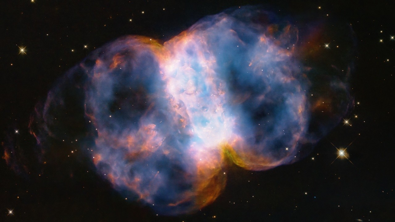 Hubble telescope celebrates 34th anniversary with an iridescent Dumbbell Nebula (image)