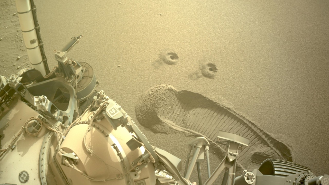 NASA's Mars Perseverance rover bottles up 1st dirt samples