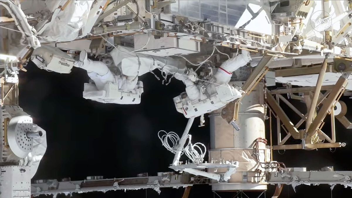 NASA astronauts prep ISS for new solar arrays on 5th-ever all-female spacewalk