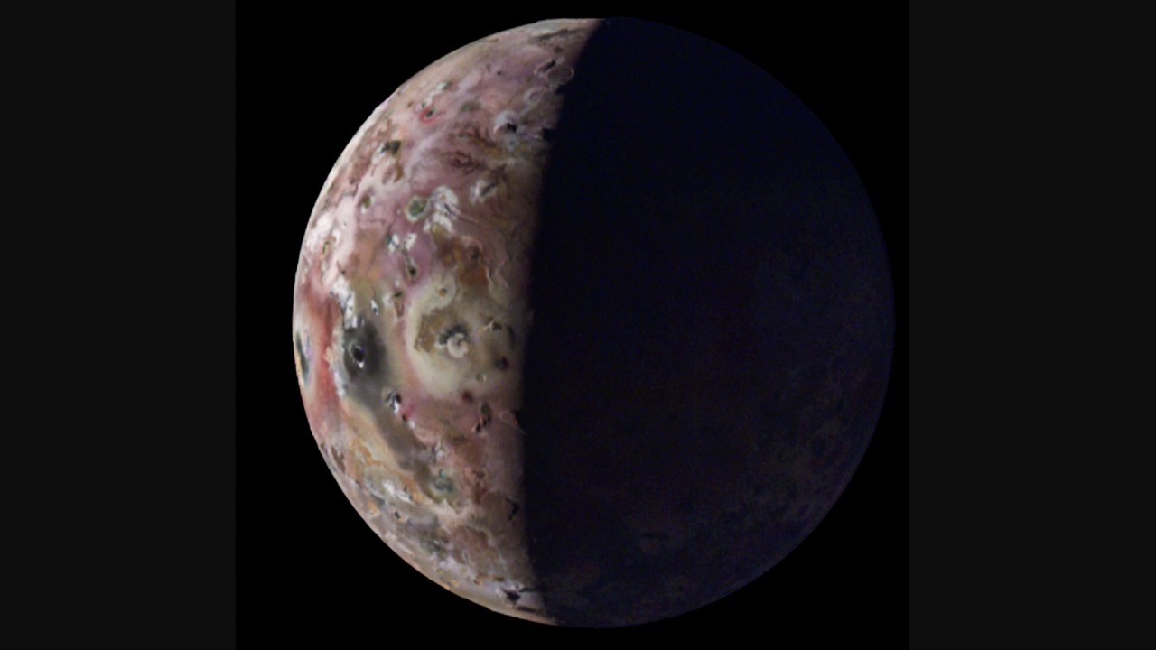 NASA's Juno probe captures amazing views of Jupiter's volcanic moon Io (video)