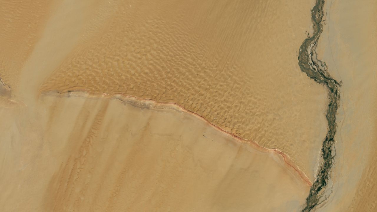 Where the ridge meets the river | Space photo of the day for Oct. 16, 2025