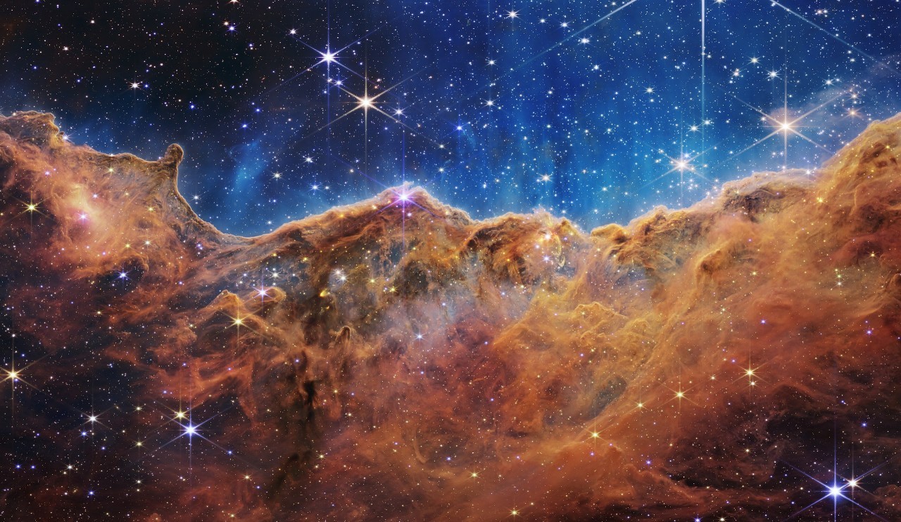How massive stars steal planets
