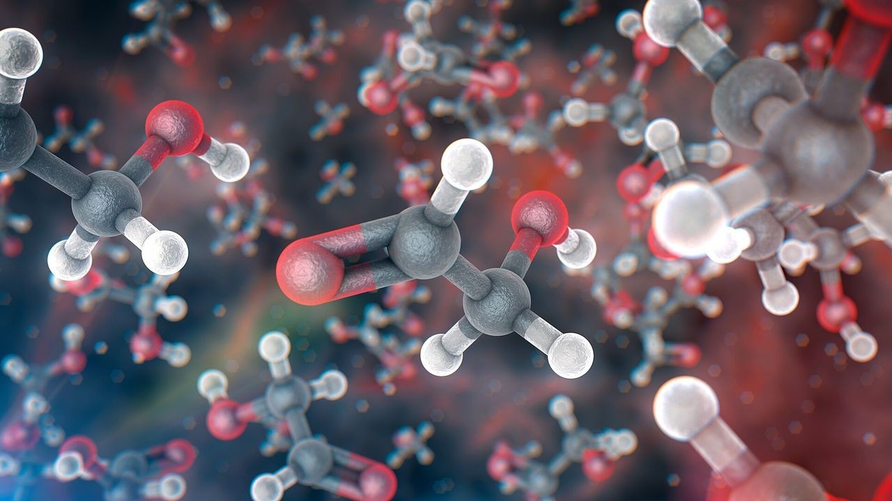 Space radiation can produce some organic molecules detected on icy moons
