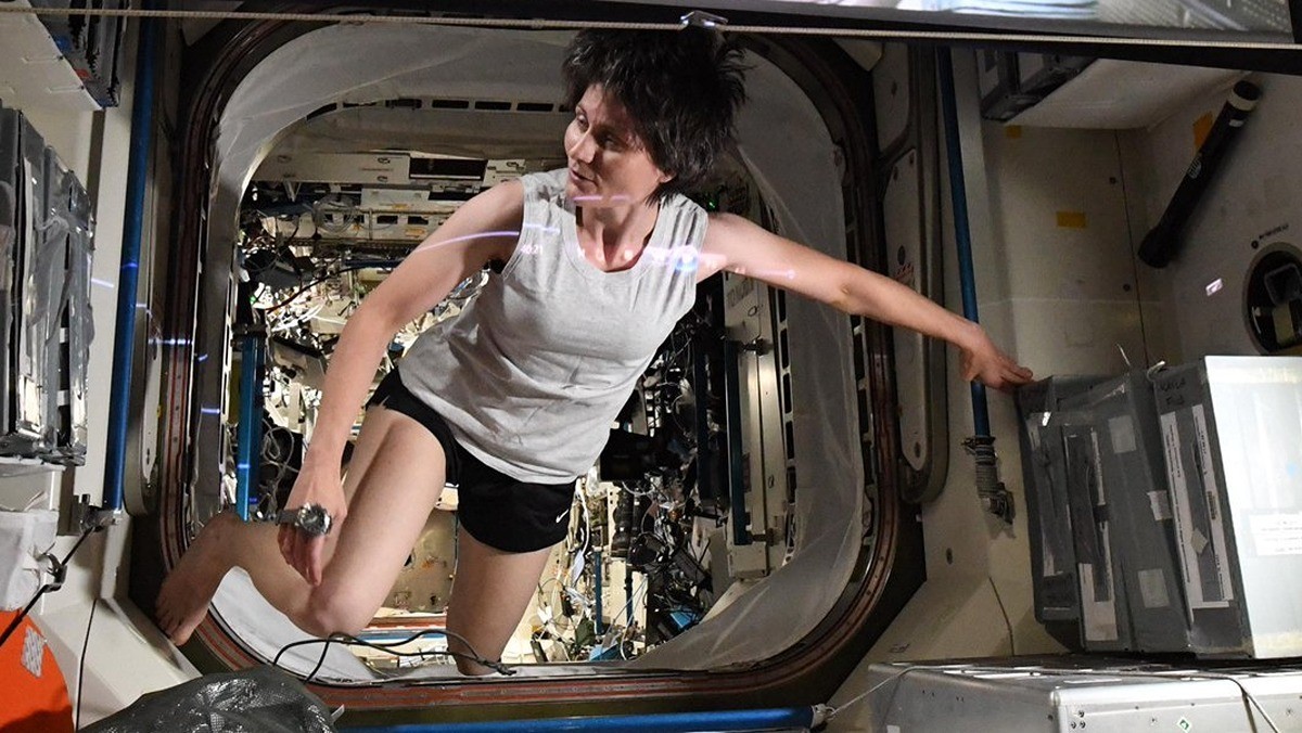 Astronaut cosplays as 'Gravity' spacefarer in epic space station shot