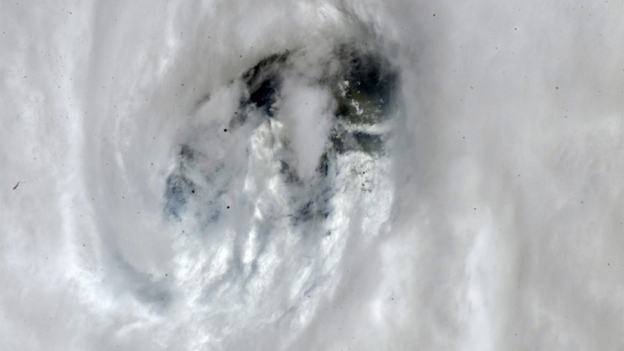 Astronaut looks inside eye of Hurricane Ian from space as storm weakens over Florida (photos)