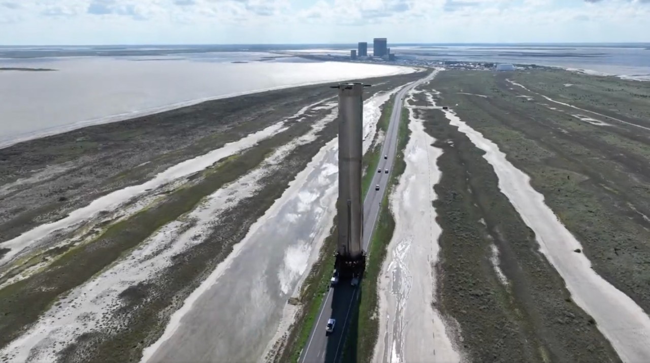 SpaceX rolls Starship Super Heavy booster off pad to prep for epic launch (video)
