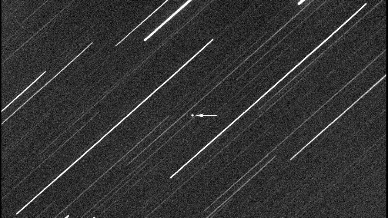 Watch an SUV-sized asteroid zoom by Earth in close shave flyby in this time-lapse video
