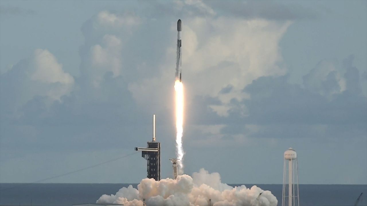 SpaceX launches Starlink satellites, lands Falcon rocket for 500th time (video)