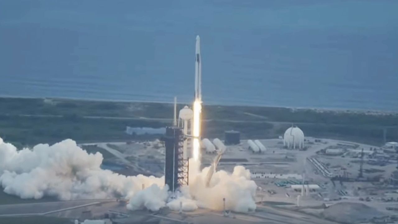 SpaceX launches Crew-11 astronauts to the ISS for NASA on milestone Crew Dragon flight (video)