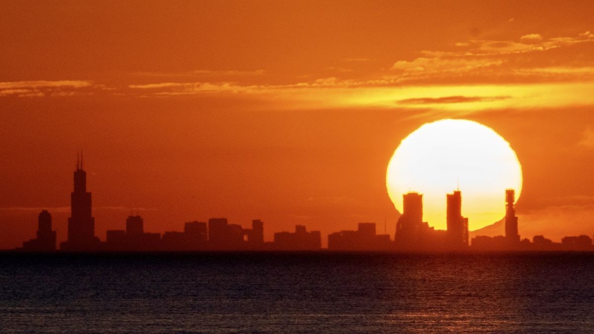 Earth is farthest from the sun today. So why is it so hot?