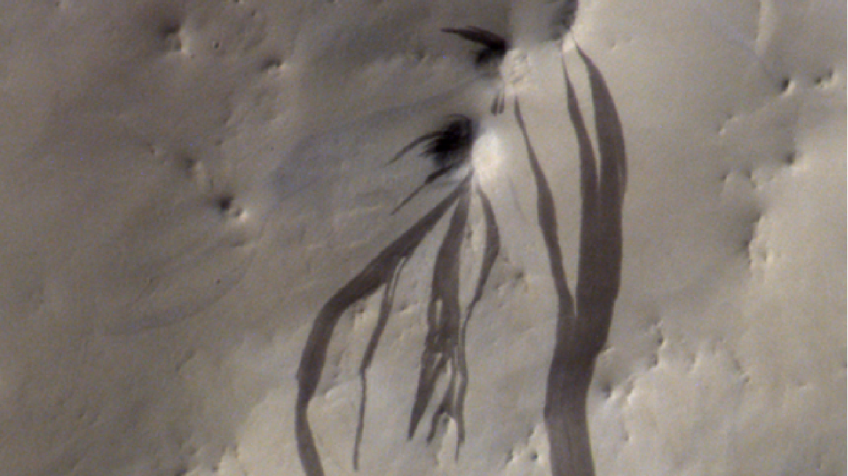 Dark streaks on Mars may not come from water after all, scientists say
