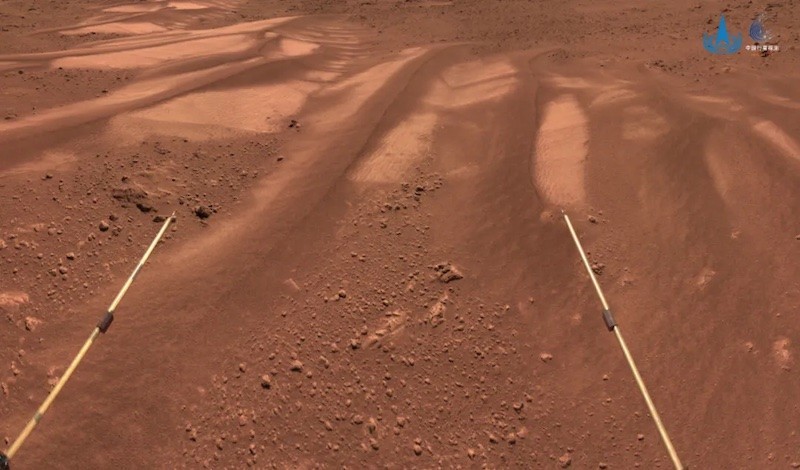 China's Zhurong Mars rover scopes out dunes on journey south