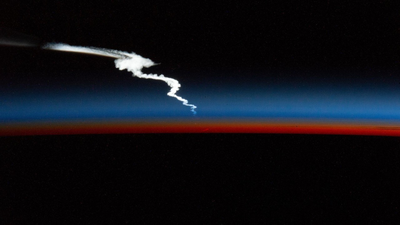 SpaceX Falcon Heavy launch spotted from space station (photo)
