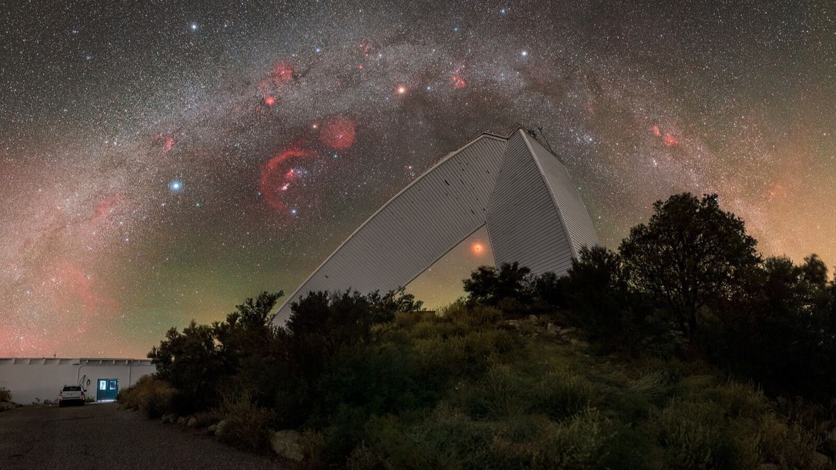Milky Way arcs over Kitt Peak National Observatory | Space photo of the day for June 16, 2025