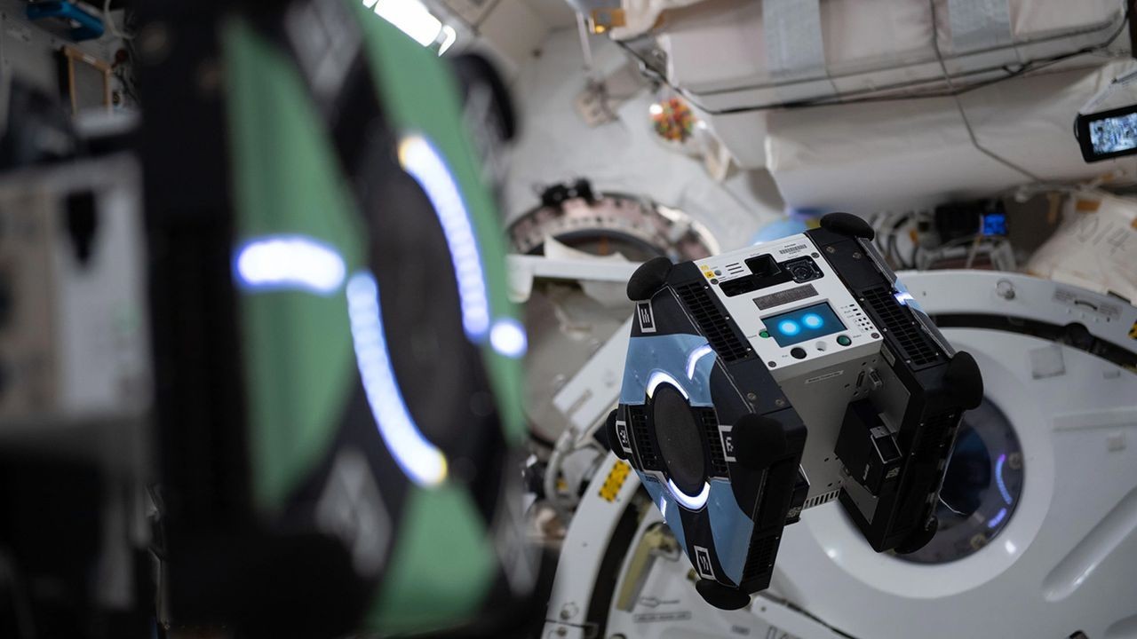 AI helps pilot free-flying robot around the International Space Station for 1st time ever