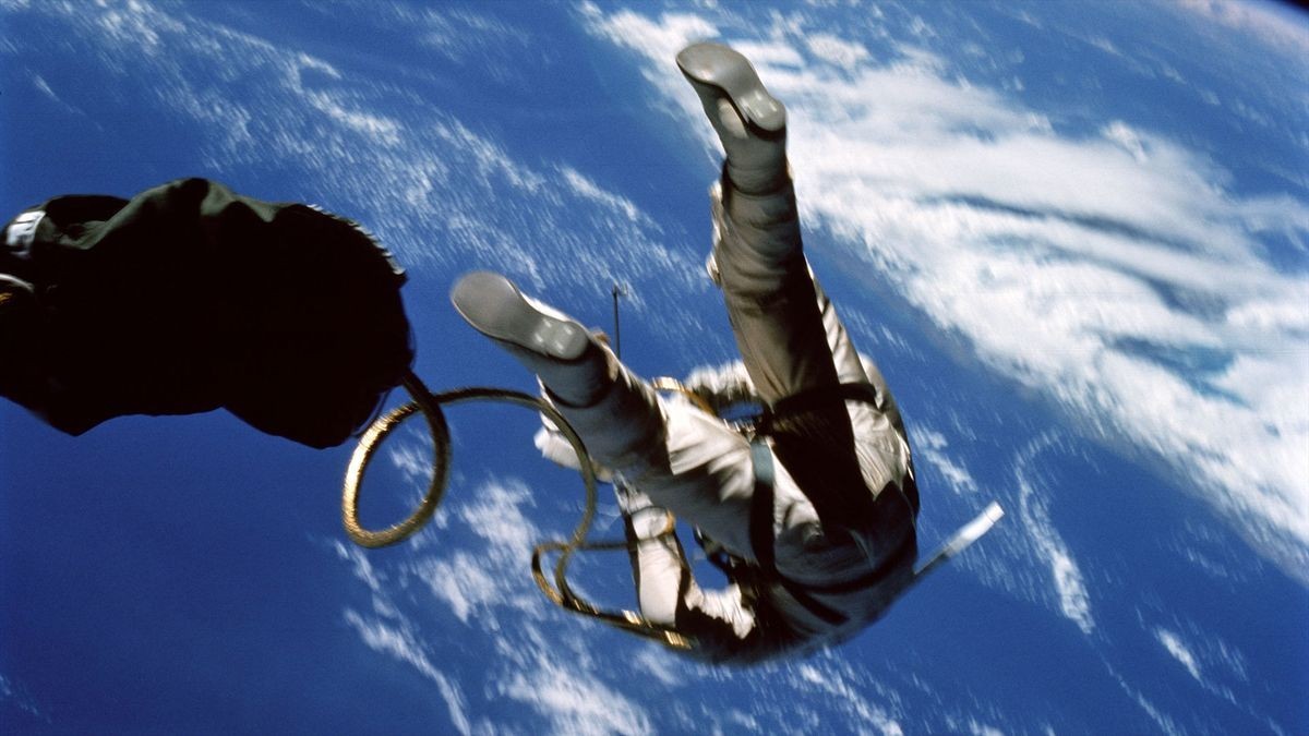 60 years ago, Ed White went out for walk | Space photo of the day for June 3, 2025