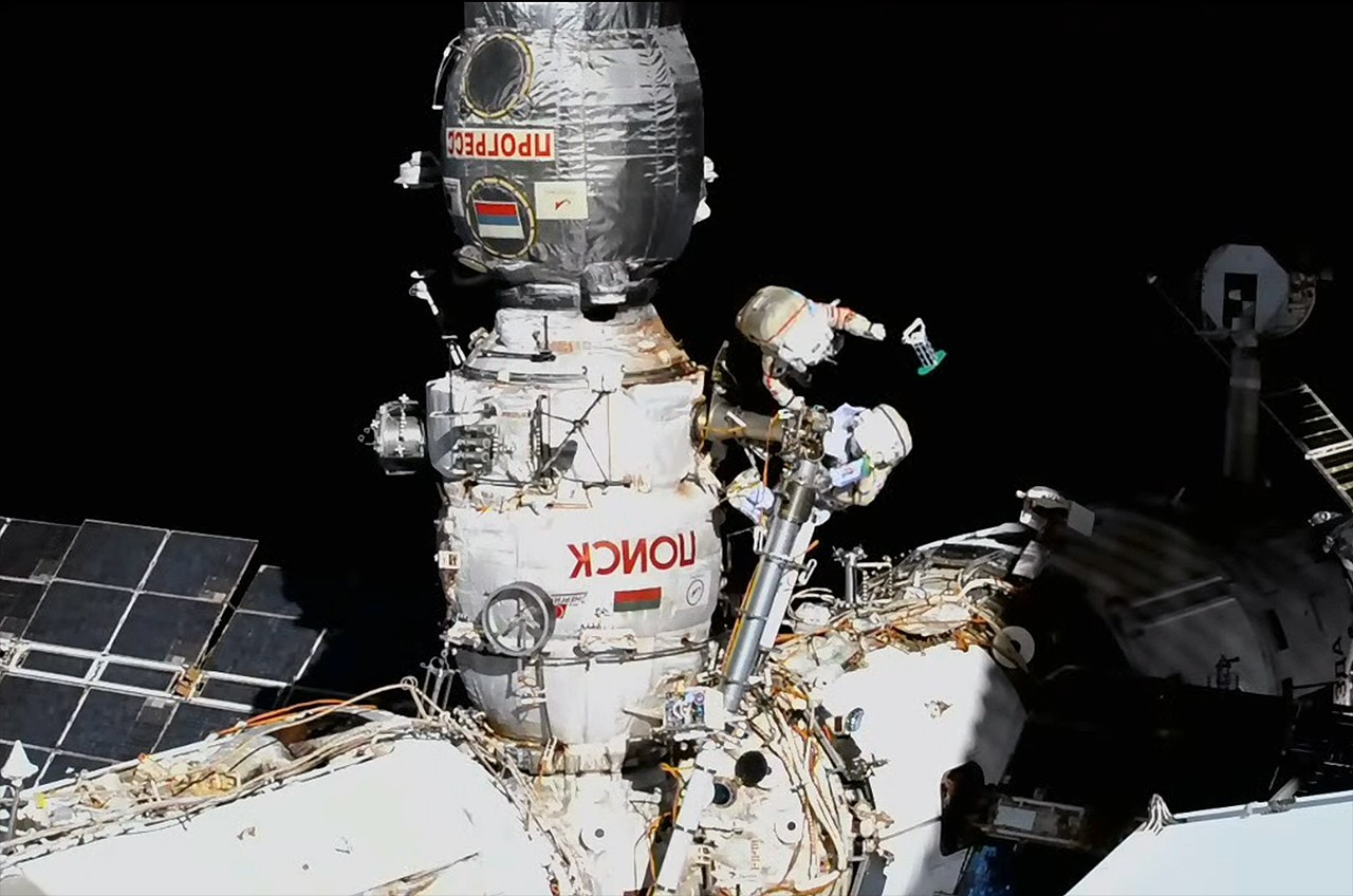Spacewalkers configure new space station robotic arm on rare Russian-European EVA