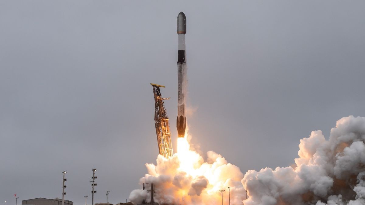 SpaceX launches Starlink satellite stack from Vandenberg Space Force Base (photos)