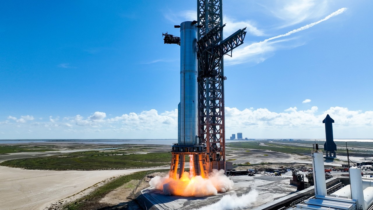 SpaceX fires up Super Heavy booster for 1st time ahead of Starship orbital test flight (photo)