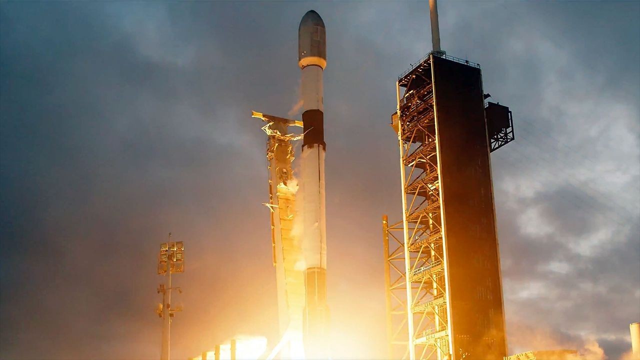 SpaceX launches Starlink satellites on record 32nd flight of Falcon 9 rocket (video)