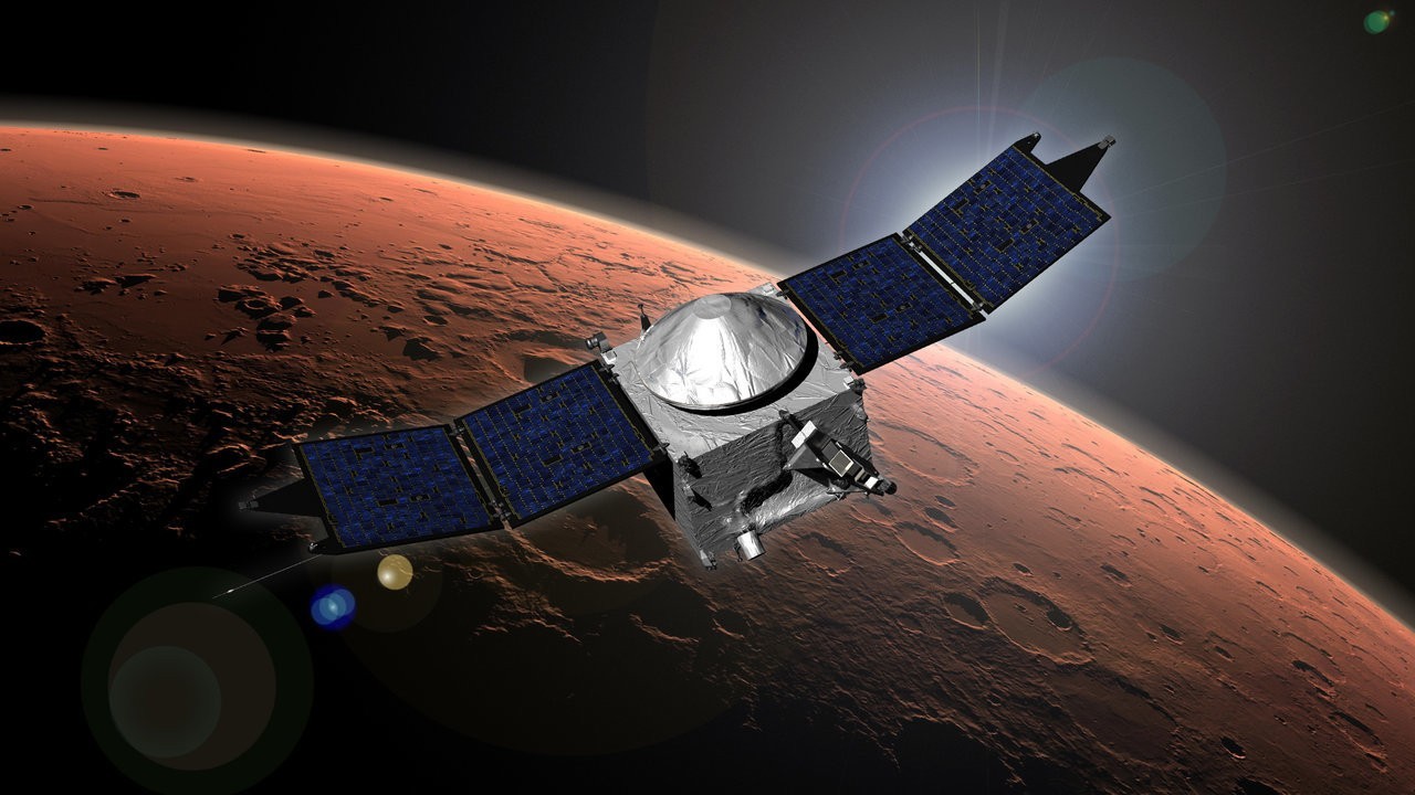 Mars orbiter notches 1st sighting of simultaneous auroras with different causes