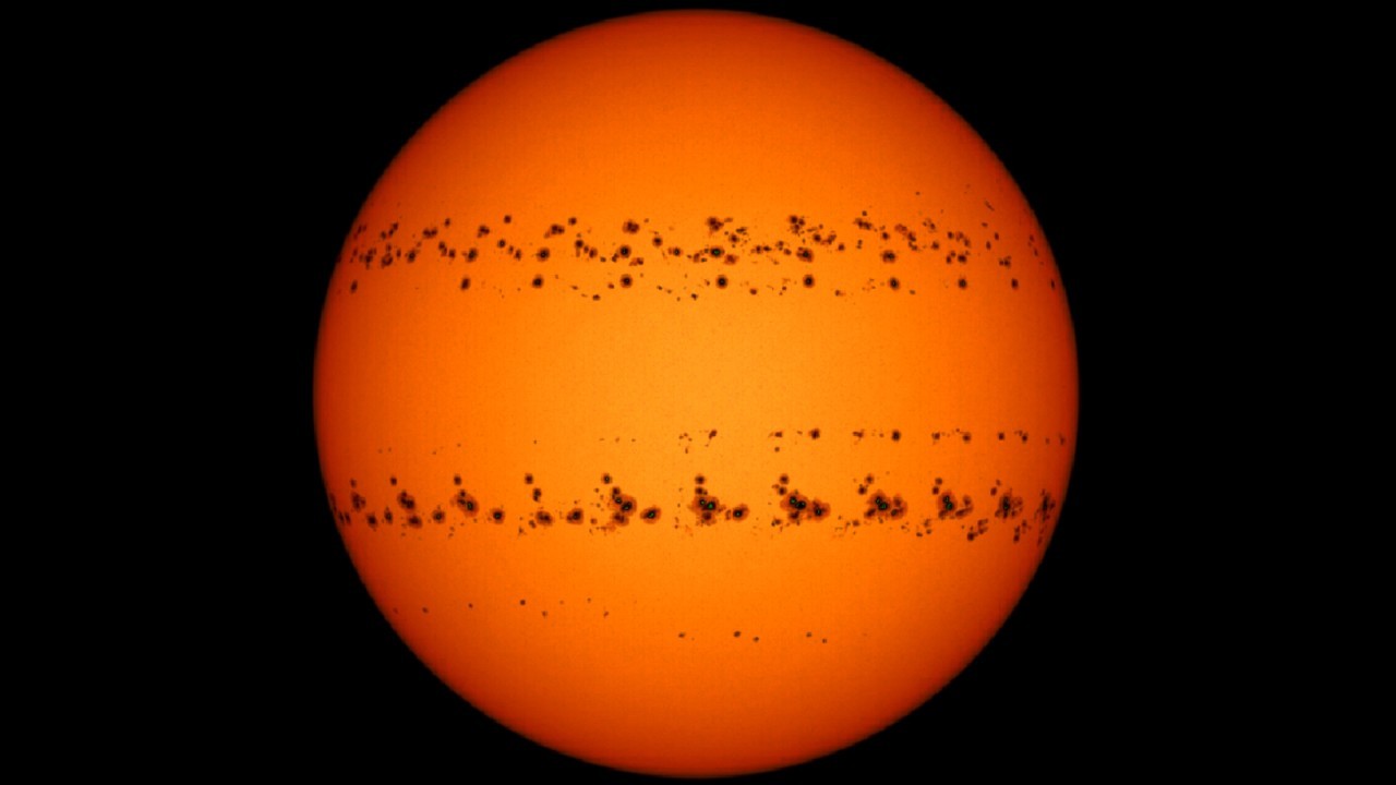 Incredible time-lapse photo captures the sun during an 8-year sunspot peak