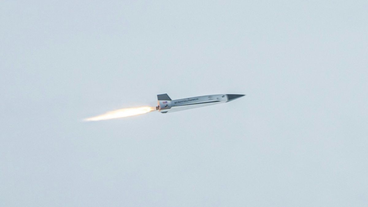 Stratolaunch's Talon-A2 prototype goes hypersonic after dropping from world's largest airplane (photos)