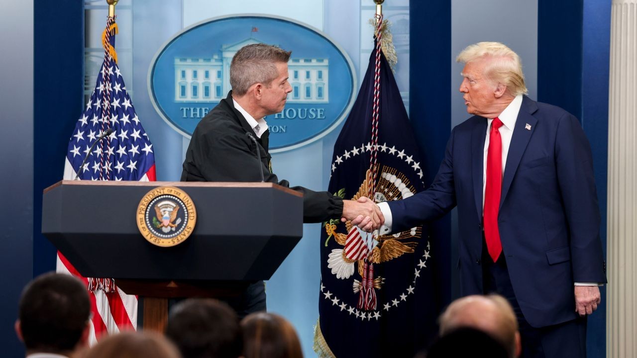 Trump signs executive order to boost commercial space — and shift NASA's balance of power