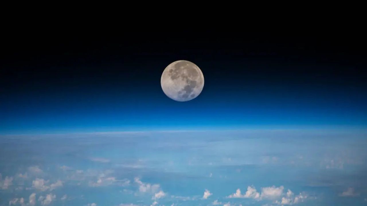 New DARPA 'field guide' looks for ways to jump-start a moon economy