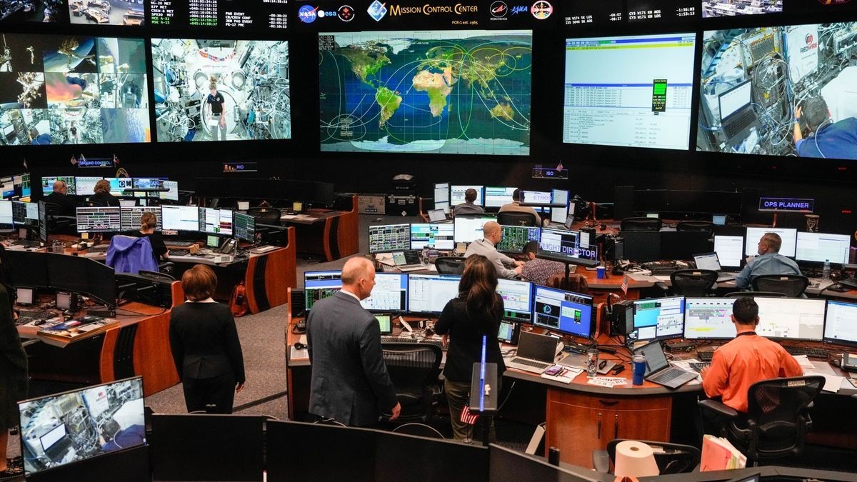 Is NASA ready for the Red Planet? US senator's 'Mission to MARS Act' aims to modernize Johnson Space Center