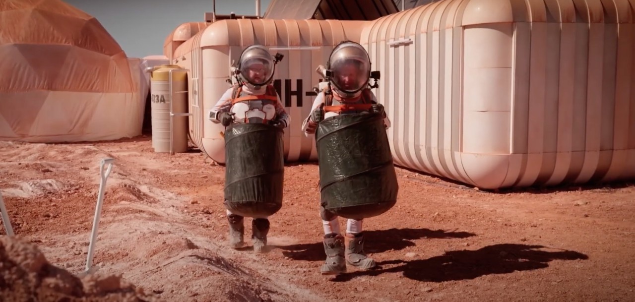 Watch Lance Armstrong and Andy Richter take out the astronaut trash in 'Stars on Mars' (video)