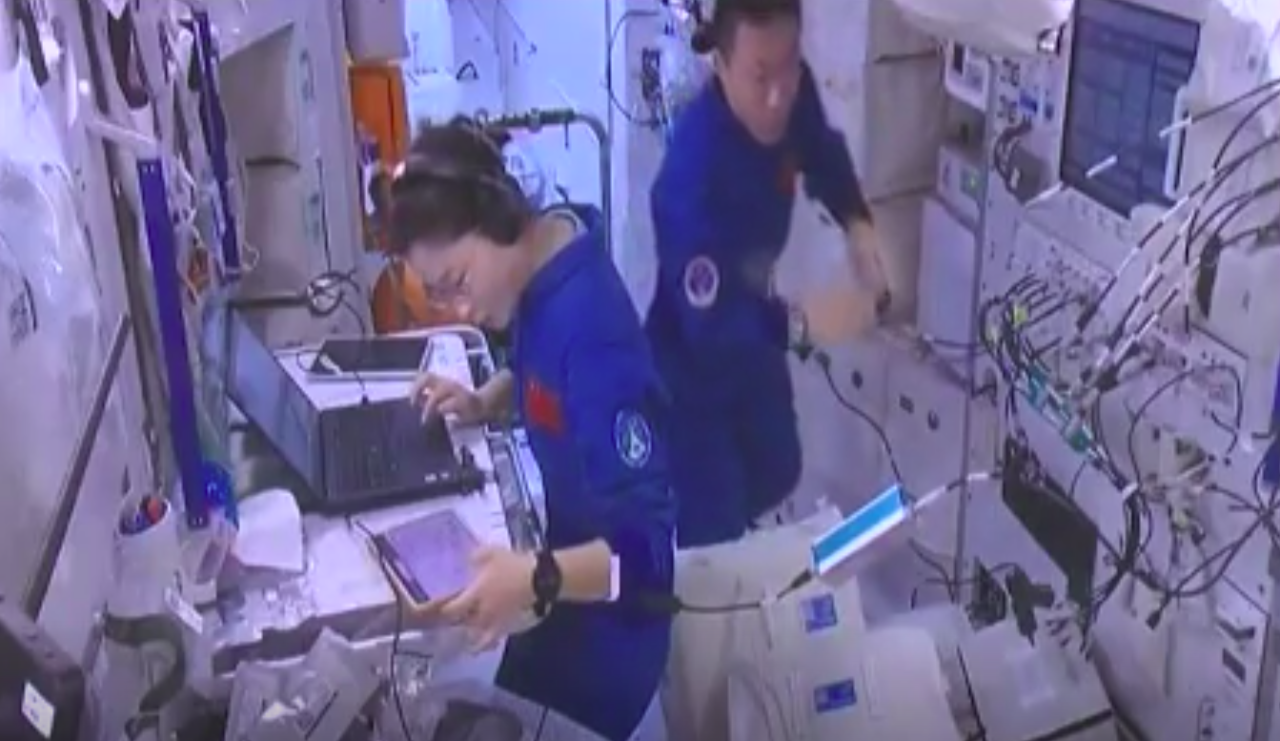 Chinese astronauts start testing new space station module (video)
