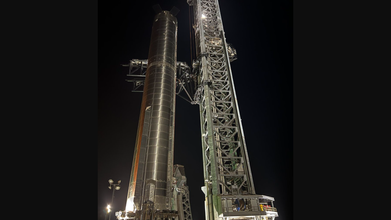 SpaceX's Starship Super Heavy rocket returns to launch pad (photos)