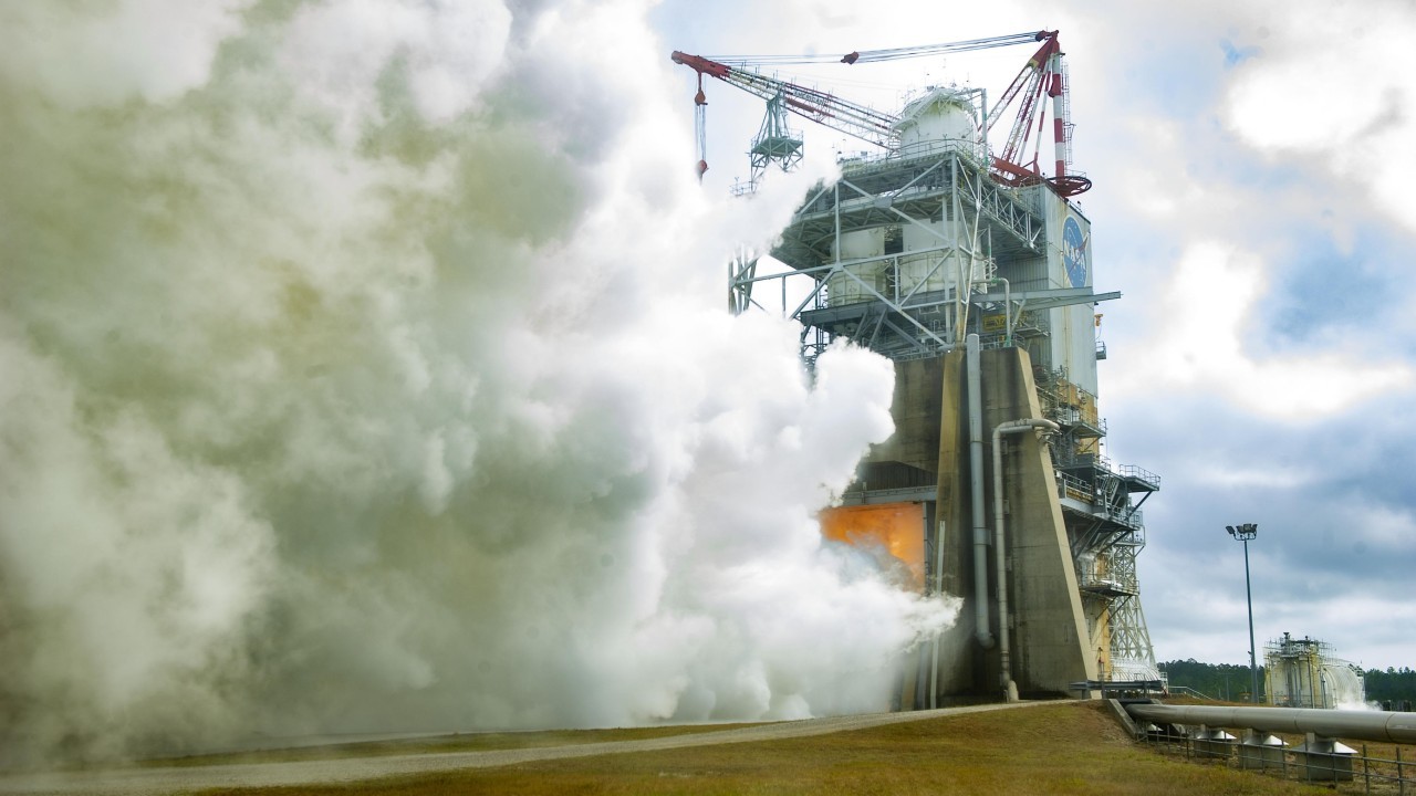 NASA test fires upgraded rocket engines for future Artemis moon missions (video)