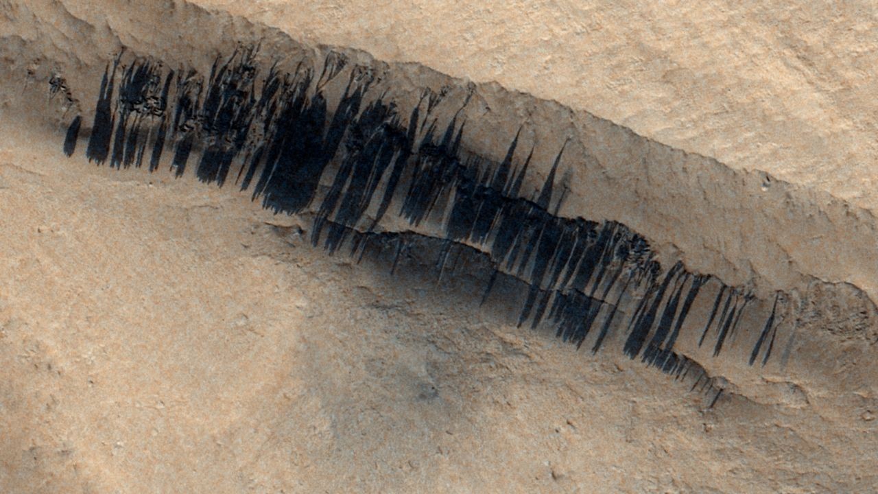 Mars orbiter spies 'barcode' aftermath of rare Red Planet avalanche caused by meteoroid impact