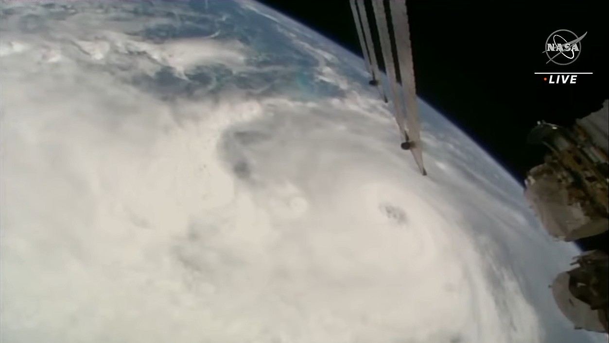 'Extremely dangerous' Hurricane Ian makes landfall in Florida as NASA watches from space (video)