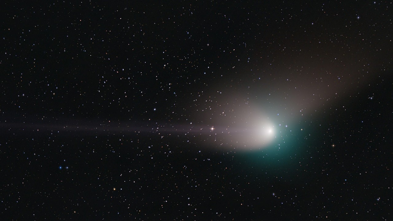 Watch the green comet pass the bright star Capella on Sunday (Feb. 5)