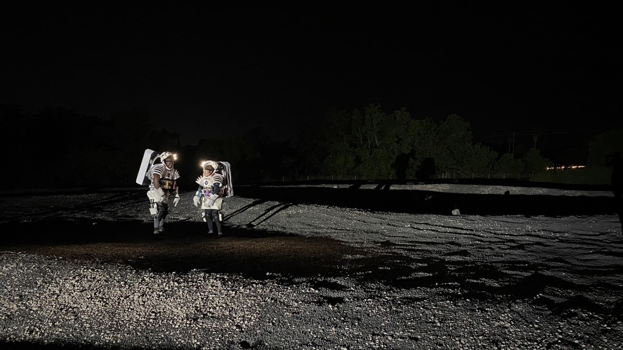 NASA astronaut walks on the 'moon' to get ready for Artemis landings (photos)