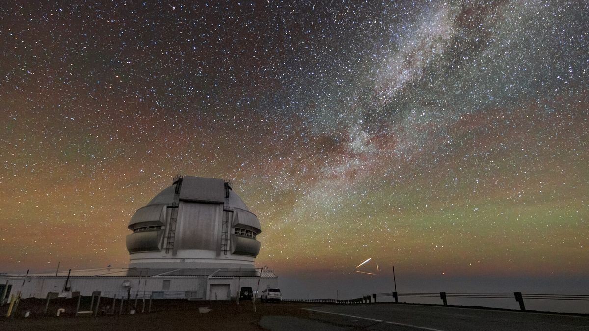 Satellites trace a triangle above Gemini North Telescope | Space photo of the day for June 30, 2025