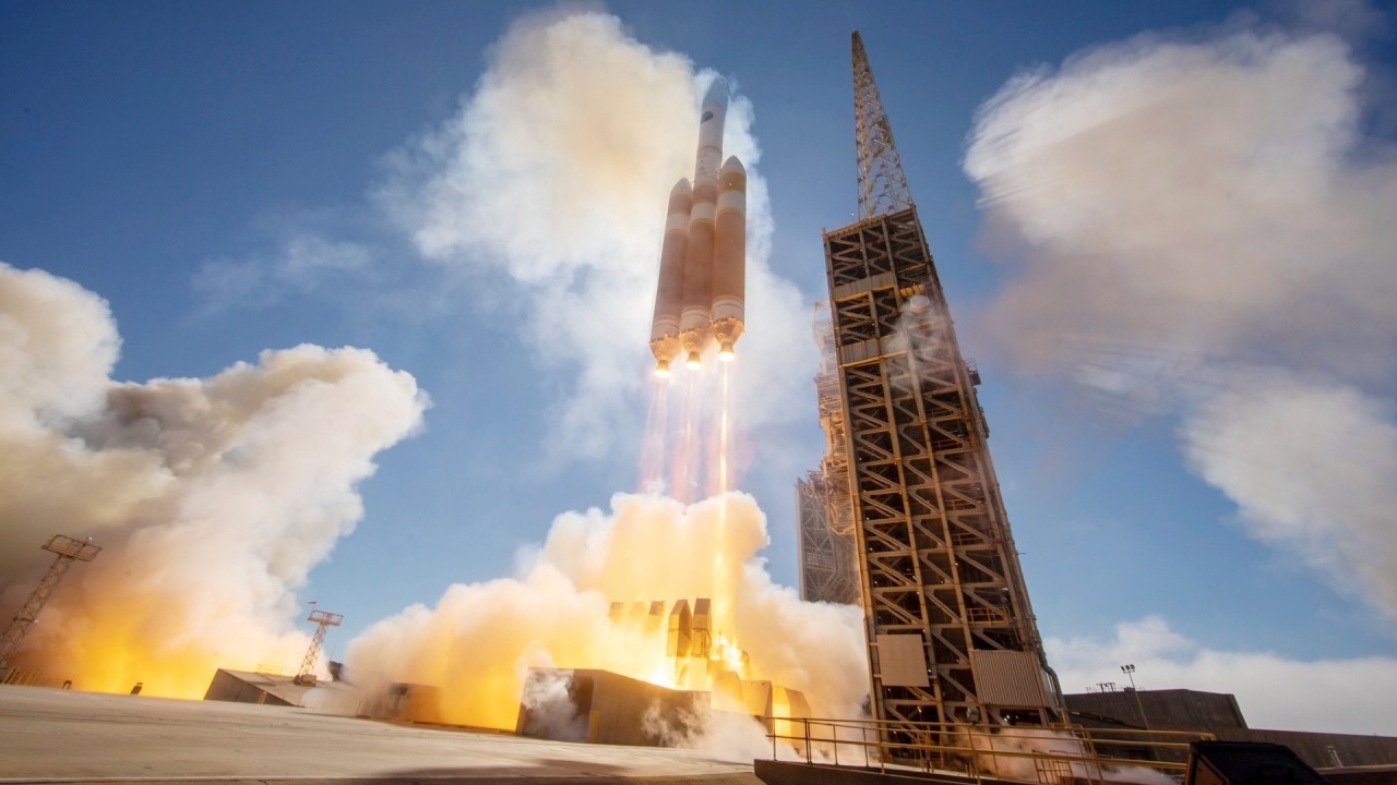 See the mighty Delta IV Heavy rocket's final West Coast launch in these stunning photos