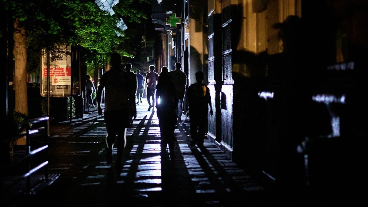 Solar storms and cyberattacks can both cause blackouts. Knowing the difference could save billions of dollars