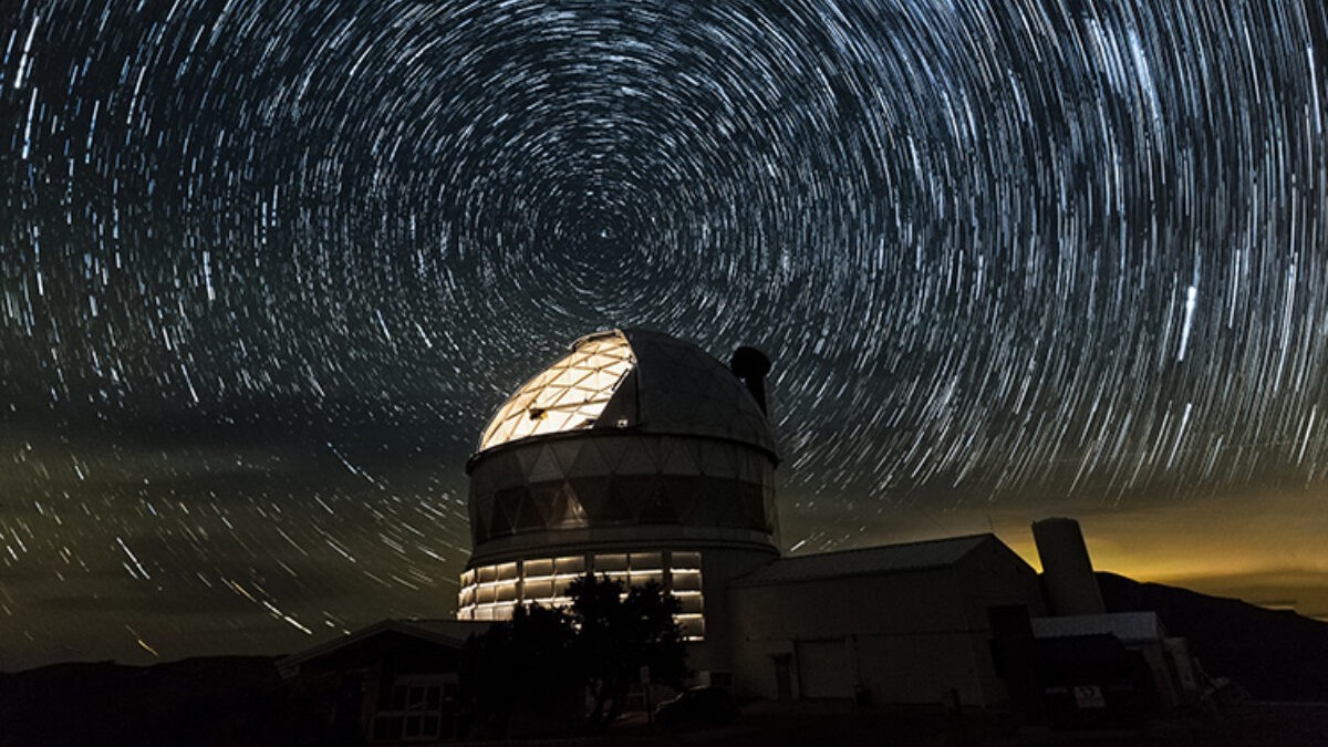 Amateur astronomers 'swipe right' to hunt dark energy and ID nearly a quarter million galaxies