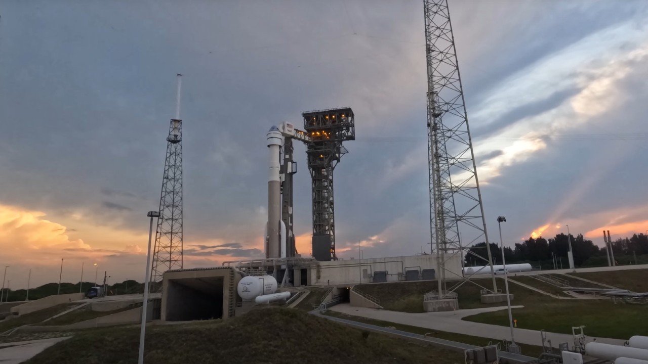 Watch ULA assemble Atlas V rocket ahead of Boeing Starliner astronaut test flight (video)